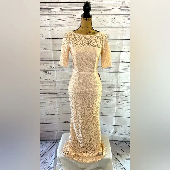 green emerald velvet dress Carmen Marc Valvo 80s Cream Evening Gown 10 – Sophia's Gallery main image 1